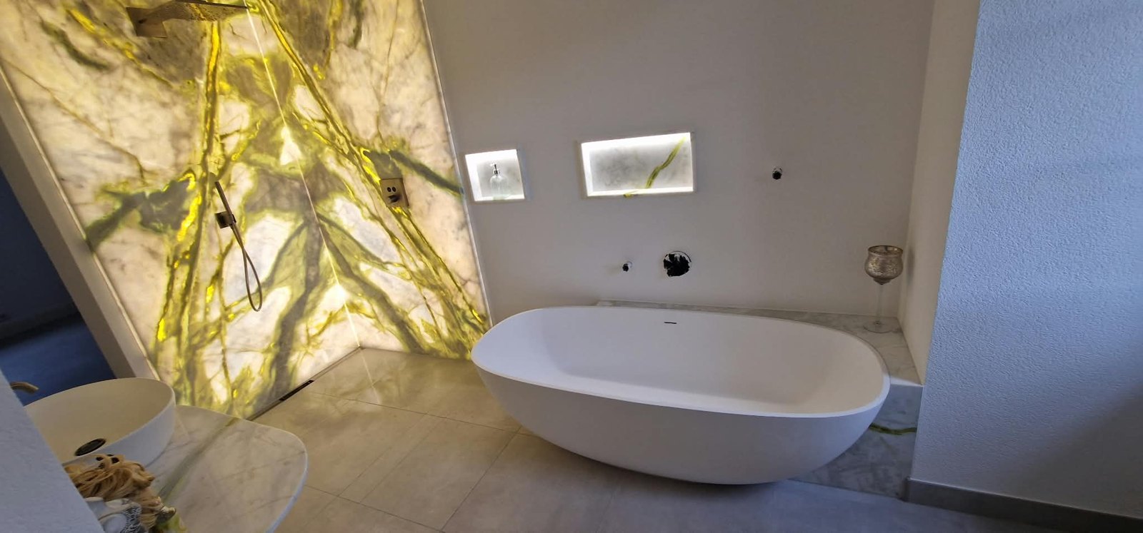 Badewanne während der Montage
